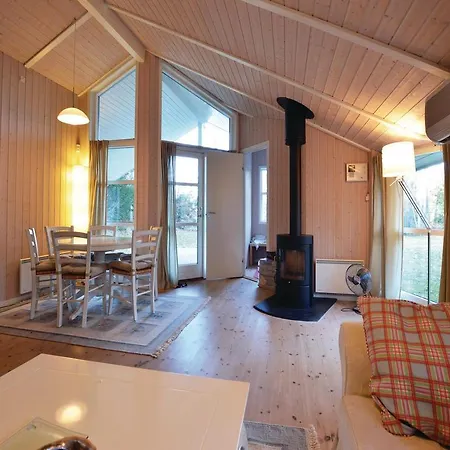Casa de Férias Three-bedroom Holiday In *